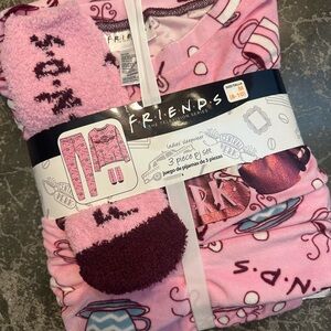 FRIENDS Pink Sleepwear Set